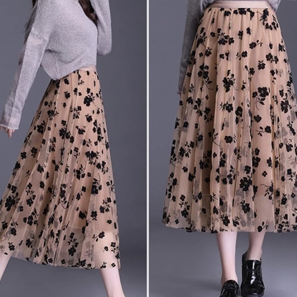 Dresses & Skirts - Brown Tulle Floral Size Small Medium Skirt BNWOT